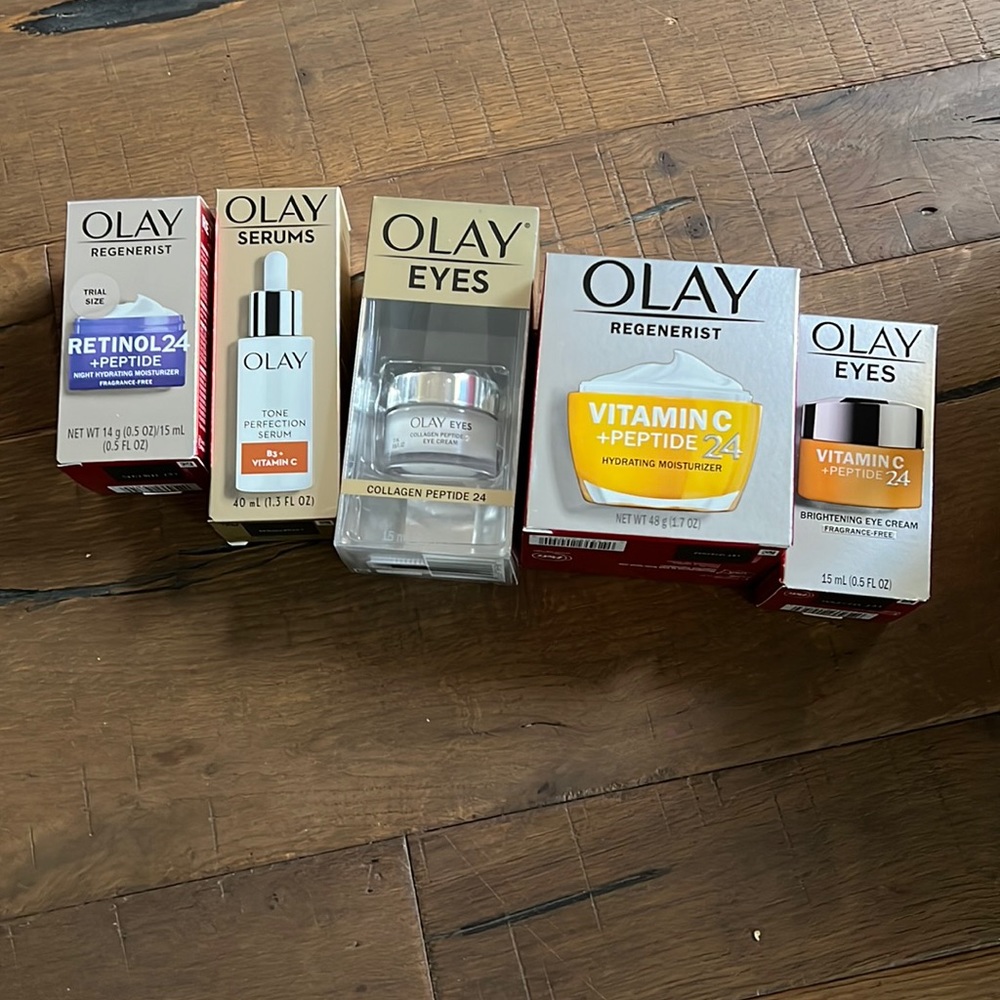 New-in-Box Olay Vitamin C Glow Mom Glow Skincare Set